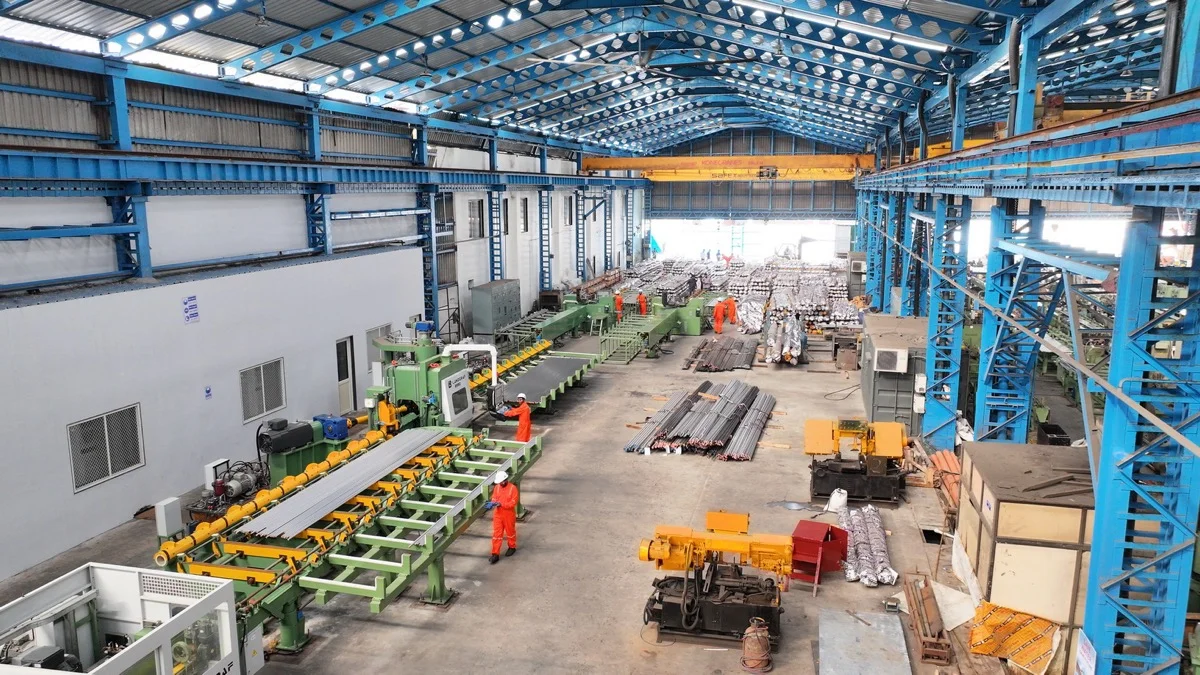 Overhead view of the finishing hall, bar processing lines and packed bundles