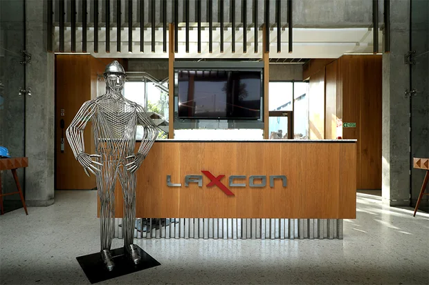 Wire steelworker figure beside the office reception desk