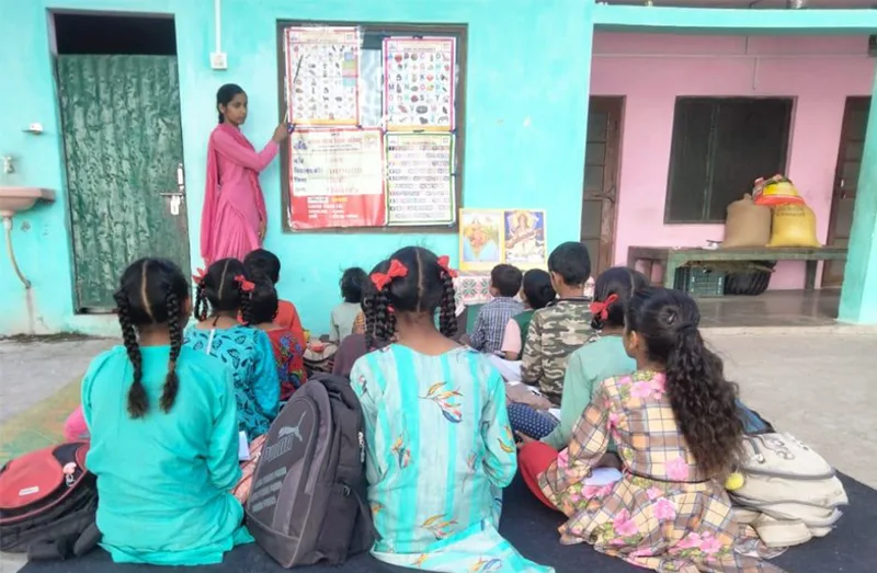 Children seated in a class at an Ekal Vidyalaya single-teacher school