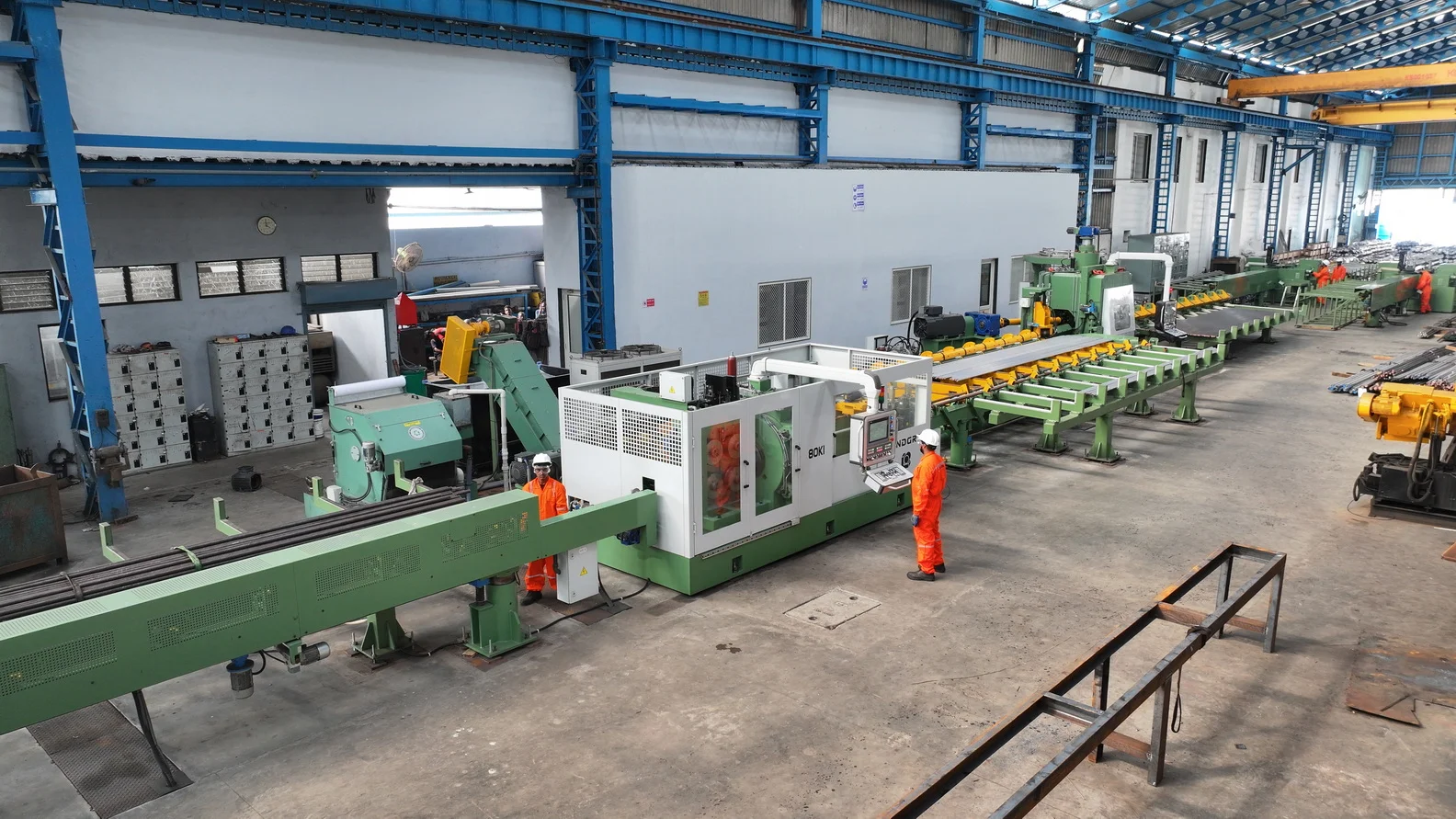 Bar peeling and straightening line inside a finishing hall